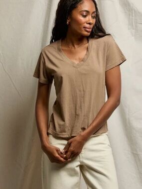 Perfectwhitetee Essentials hendrix cotton boxy v neck tee in Dune